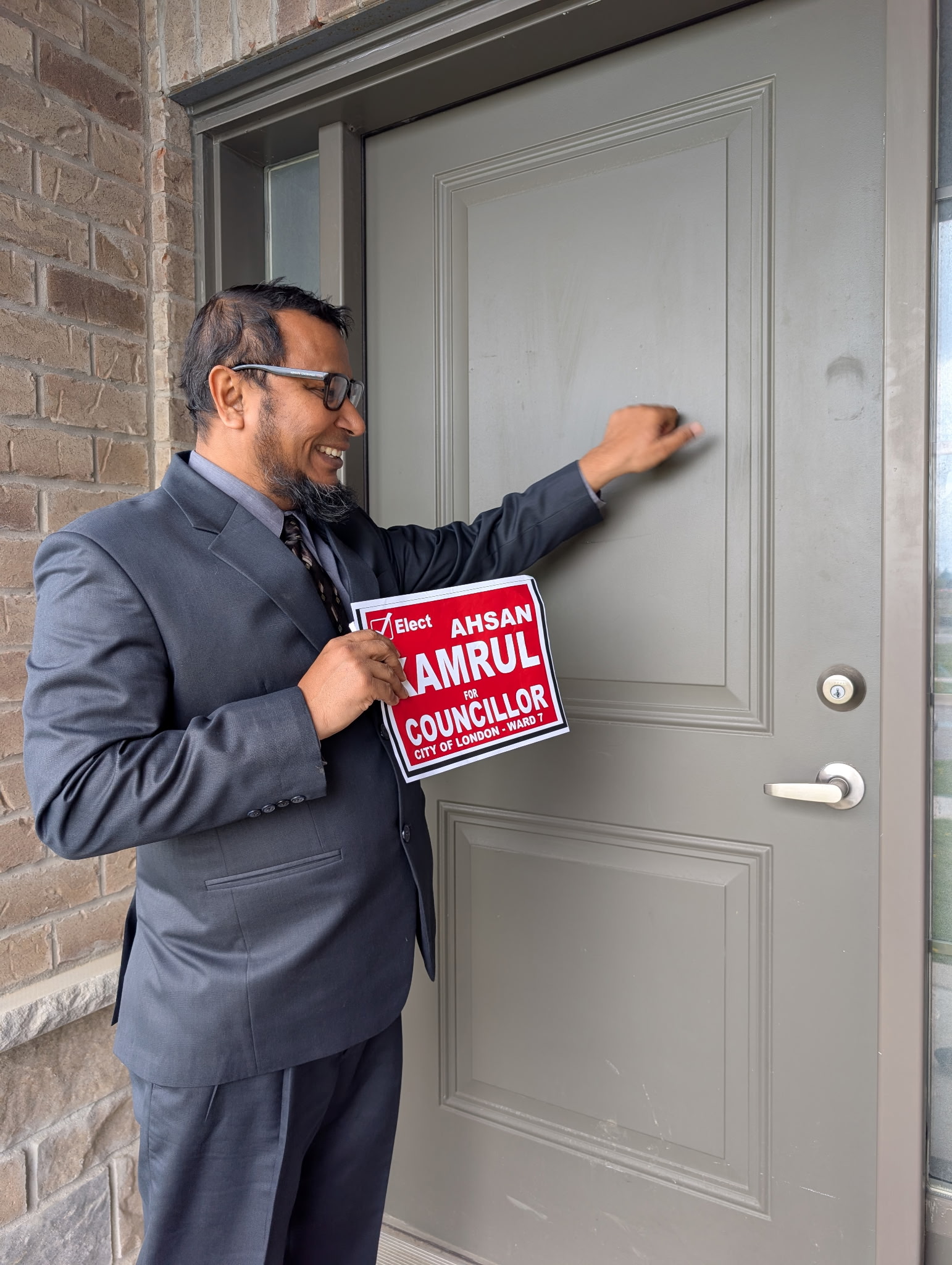 Kamrul Ahsan doorknocking in Ward 7
